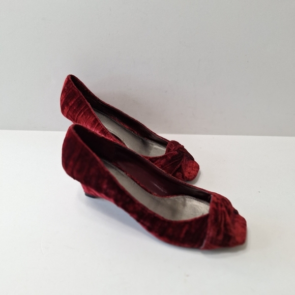 Apt. 9 Burgundy Classic Quiet Luxury Elegant Classy Velvet Peep Toe Wedges 6.5 - Picture 4 of 12